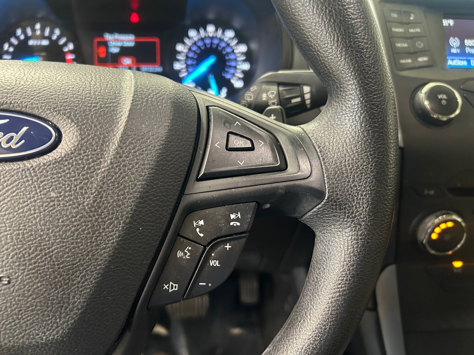 Used 2018 Ford Edge SE FWD image 21