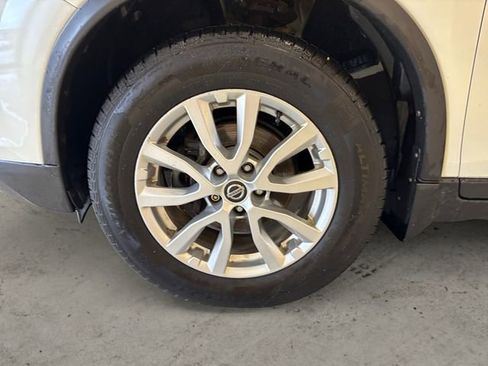 Used 2018 Nissan Rogue SV w/ Premium Package AWD/4WD image 14