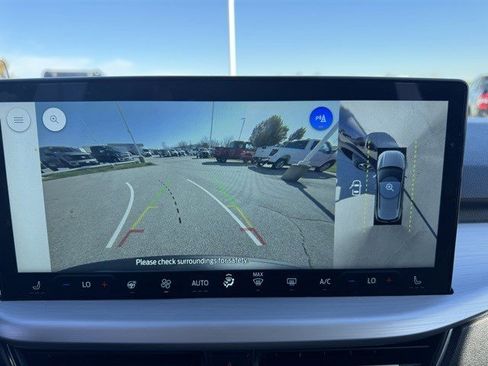 Certified 2025 Ford Escape Platinum w/ Premium Technology Package image 18