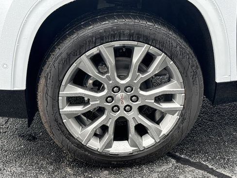 New 2026 GMC Acadia Denali w/ Super Cruise Package FWD image 17