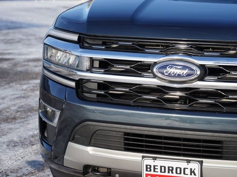 Used 2022 Ford Expedition Limited image 9