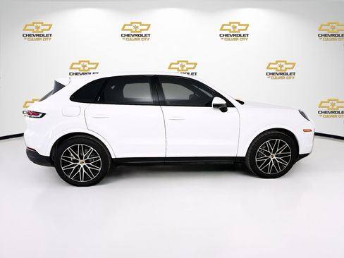 Used 2025 Porsche Cayenne image 8