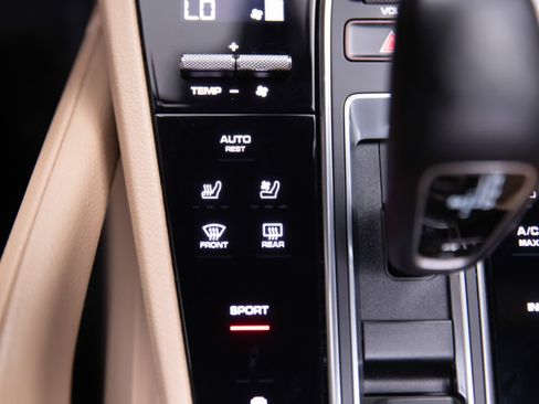 Used 2021 Porsche Cayenne AWD/4WD image 98