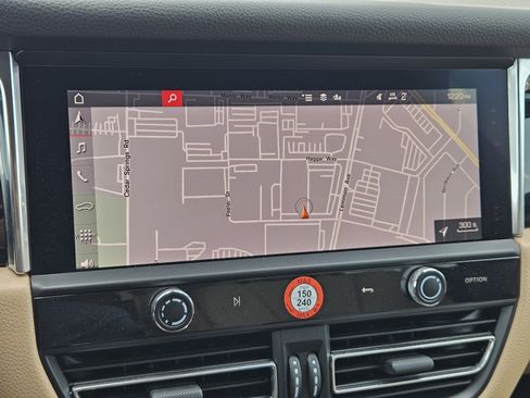 Certified 2026 Porsche Macan AWD/4WD image 17
