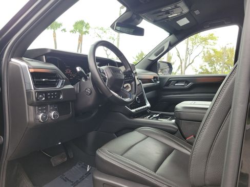 Used 2025 GMC Yukon Denali image 9