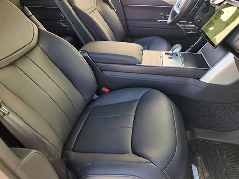 New 2026 Land Rover Range Rover SE image 9