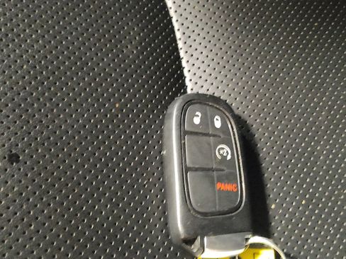 Used 2021 Jeep Cherokee Latitude Lux FWD image 32
