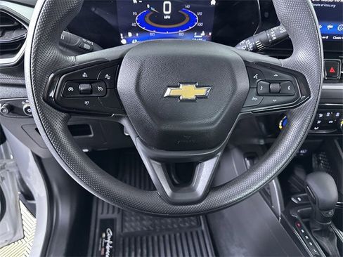 Used 2024 Chevrolet TrailBlazer LT w/ Driver Confidence Package image 11