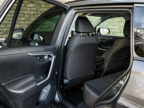 Used 2019 Toyota RAV4 LE image 20