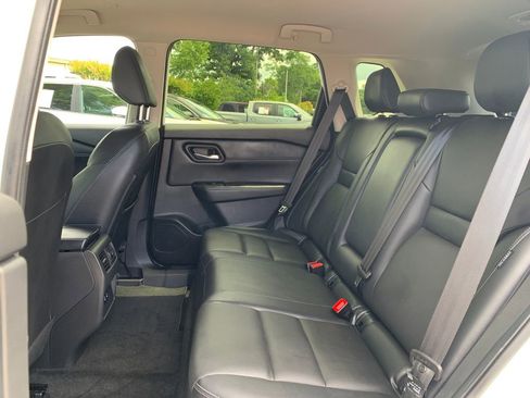Used 2025 Nissan Rogue SL FWD image 26