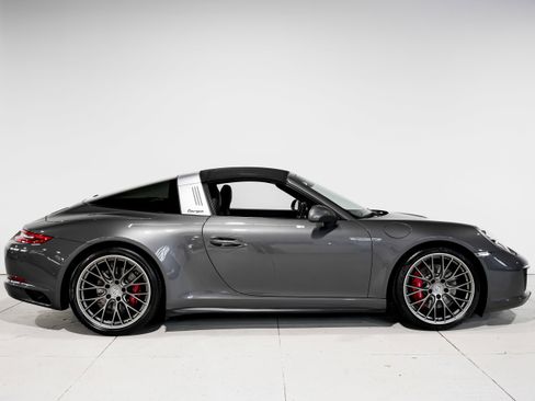 Used 2017 Porsche 911 Targa 4S image 2
