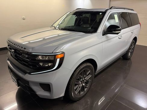 New 2027 Ford Expedition Platinum w/ Stealth Appearance Package AWD/4WD image 3