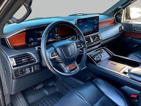 Used 2023 Lincoln Navigator 2WD image 18