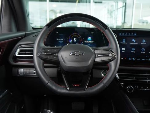 Used 2024 Chevrolet Traverse RS FWD image 17