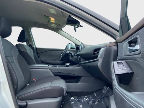 Used 2023 Nissan Rogue SV AWD/4WD image 15