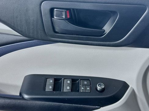 Used 2018 Toyota Highlander Plus FWD image 21