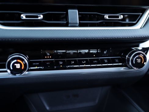 New 2026 Chevrolet Equinox LT w/ Convenience Package II image 18