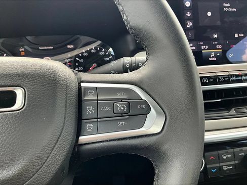 Used 2025 Jeep Compass Limited AWD/4WD image 16