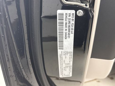 Used 2024 Chrysler Pacifica Touring-L FWD image 11