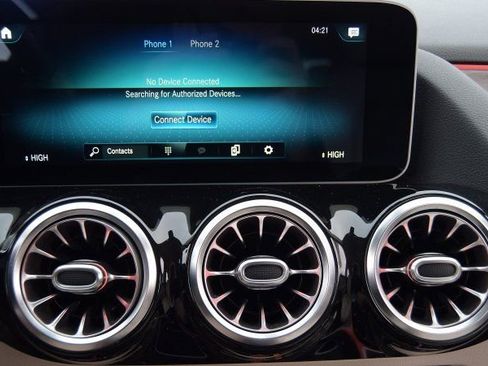 Used 2021 Mercedes-Benz GLA 250 4MATIC image 25