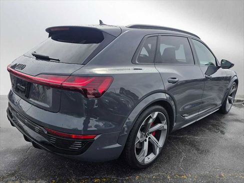 Used 2024 Audi SQ8 e-tron Premium Plus AWD/4WD image 3