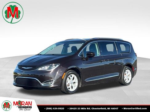 Used 2018 Chrysler Pacifica Touring-L Plus w/ Tire & Wheel Group FWD image 1