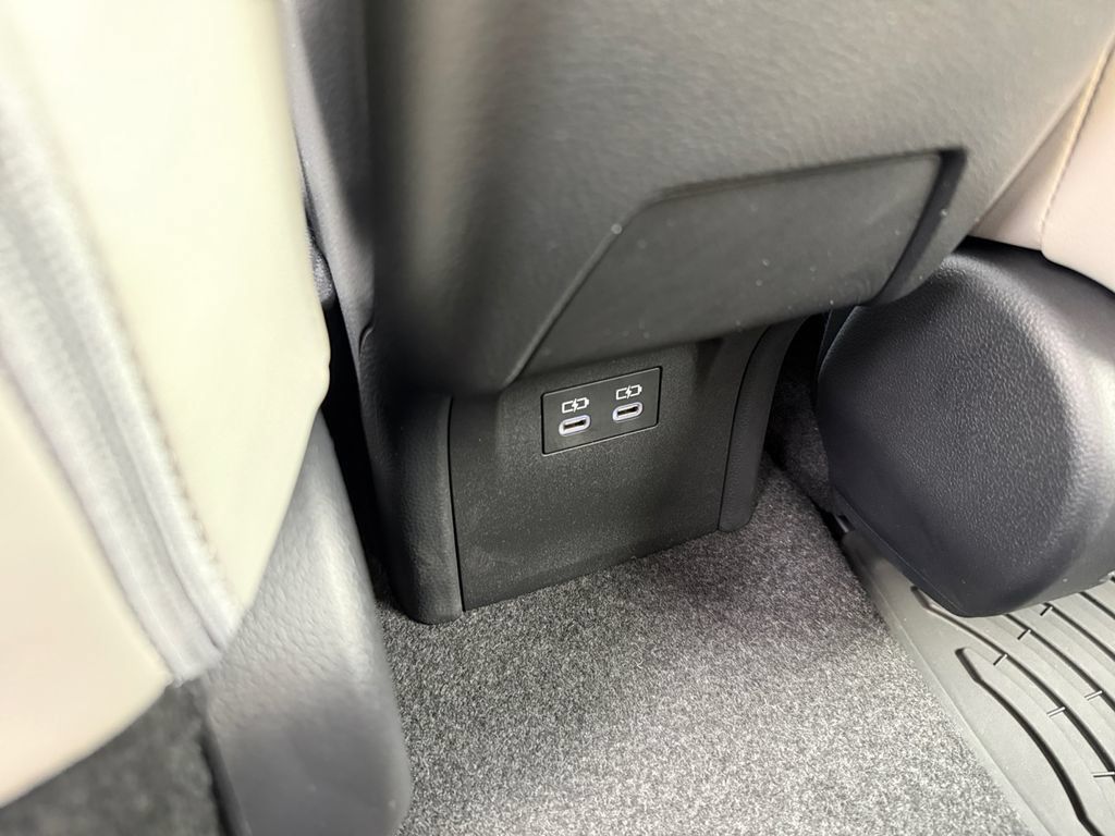 Used 2024 Toyota Prius XLE FWD image 28