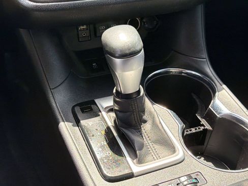 Used 2018 Toyota Highlander Limited Platinum FWD image 16