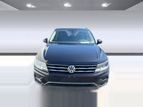 Used 2021 Volkswagen Tiguan SE w/ Panoramic Sunroof Package FWD image 6