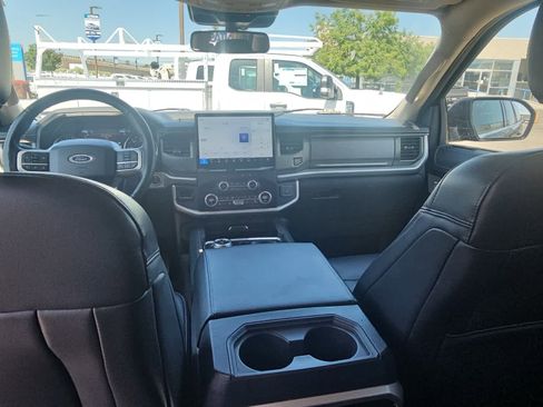 Used 2024 Ford Expedition Max XLT image 11