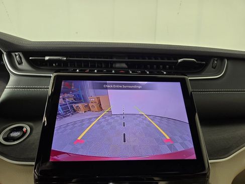 Certified 2025 Jeep Grand Cherokee Limited w/ Black Appearance Package image 19