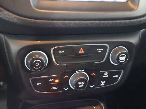 Used 2020 Jeep Compass Trailhawk image 43