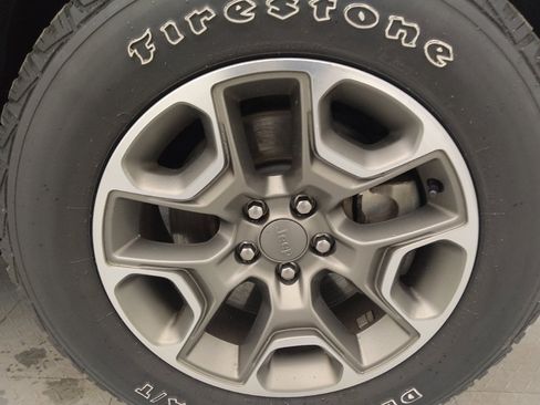 Used 2020 Jeep Cherokee Trailhawk w/ Cold Weather Group image 31