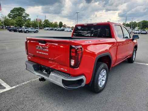 New 2026 GMC Sierra 1500 SLE image 3