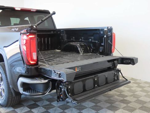 Certified 2025 GMC Sierra 1500 SLT AWD/4WD image 7