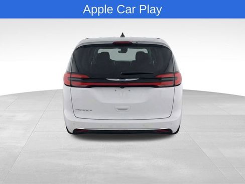 Used 2024 Chrysler Pacifica Touring-L FWD image 7