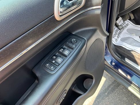 Used 2017 Jeep Grand Cherokee Limited AWD/4WD image 13