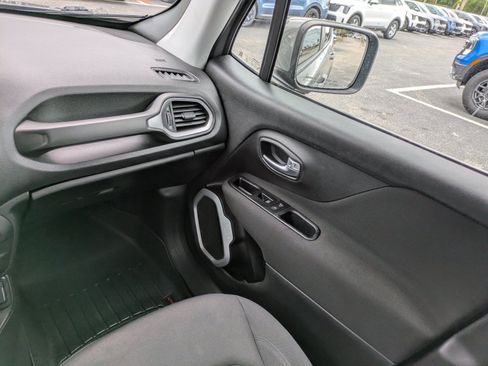 Used 2021 Jeep Renegade Latitude AWD/4WD image 13
