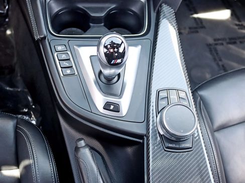 Used 2018 BMW M4 Coupe RWD image 32