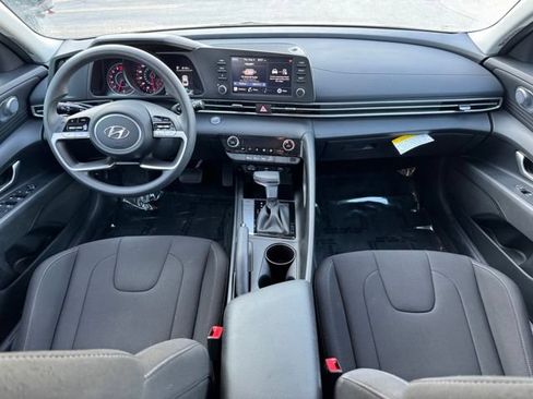 Used 2023 Hyundai Elantra SEL w/ Preferred Accessory Package FWD image 11