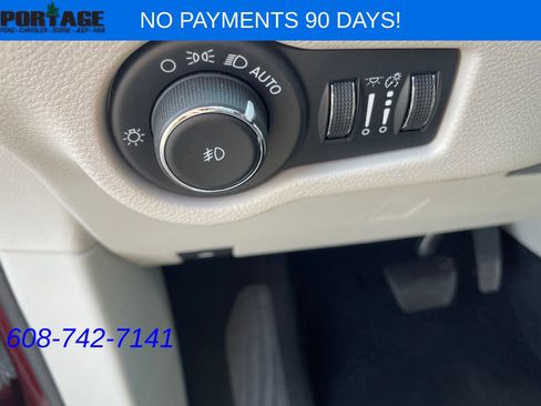 Used 2023 Chrysler Pacifica Touring-L FWD image 18