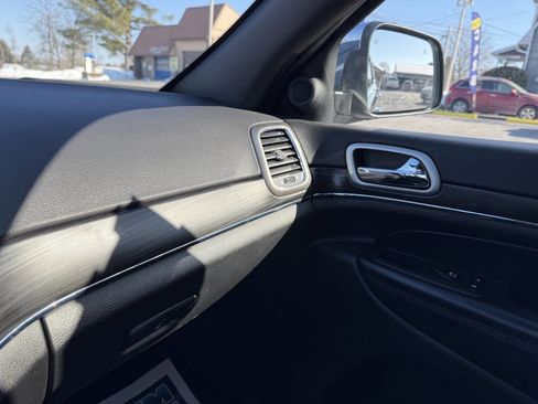 Used 2022 Jeep Grand Cherokee Limited image 14