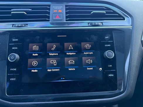 Used 2023 Volkswagen Tiguan SE R-Line image 25