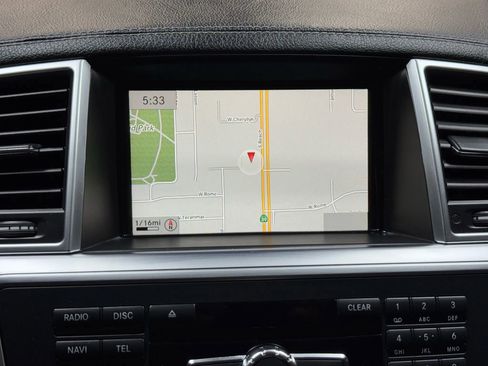 Used 2016 Mercedes-Benz GL 450 4MATIC w/ Premium I Package image 41