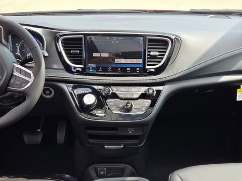 New 2026 Chrysler Pacifica Select image 21