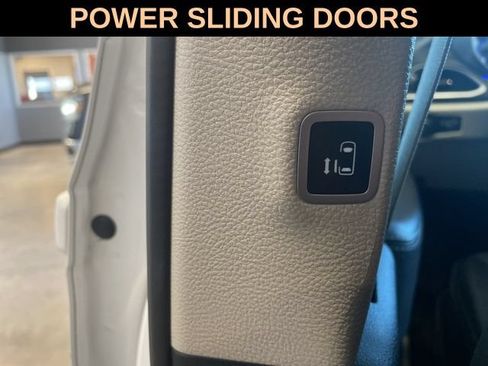 Used 2024 Chrysler Pacifica Touring-L FWD image 28
