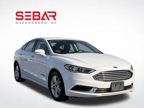 Used 2018 Ford Fusion SE w/ Equipment Group 602A FWD image 3
