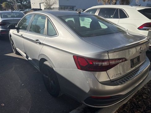 Used 2023 Volkswagen Jetta SE w/ Panoramic Sunroof Package image 8