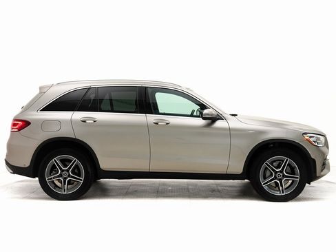 Used 2021 Mercedes-Benz GLC 300 image 2