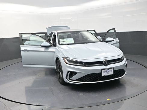 New 2026 Volkswagen Jetta SE image 36
